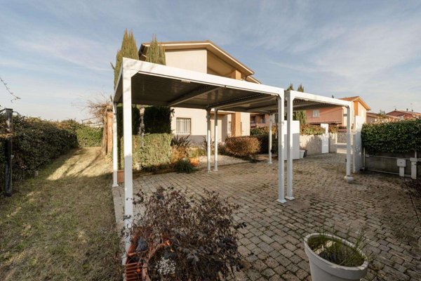 casa indipendente in vendita a Pontedera