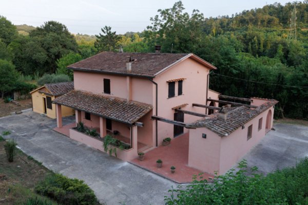 casa indipendente in vendita a Pontedera in zona Treggiaia