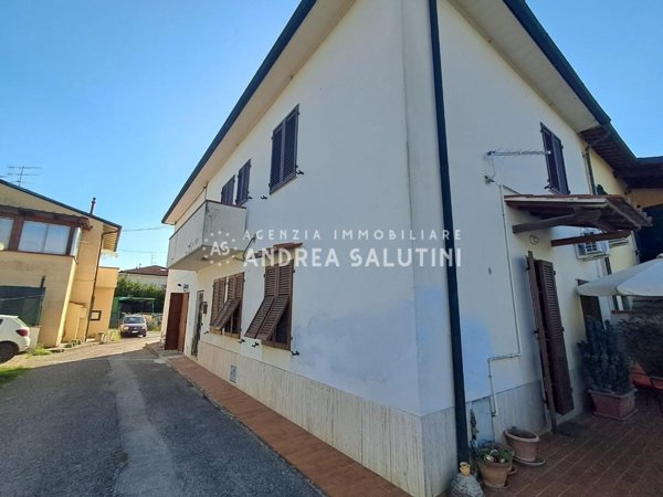 casa indipendente in vendita a Pontedera