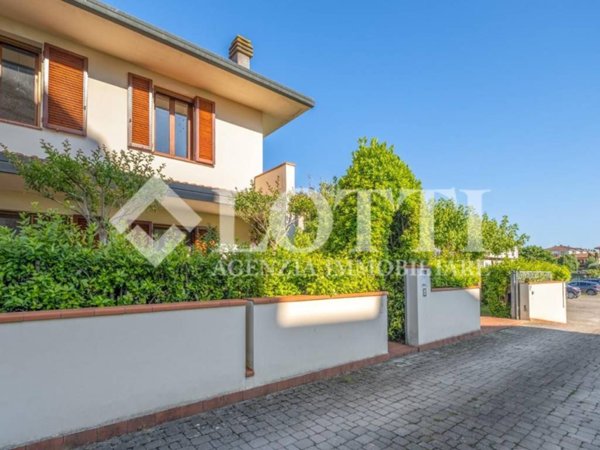 casa indipendente in vendita a Pontedera in zona Le Cantine
