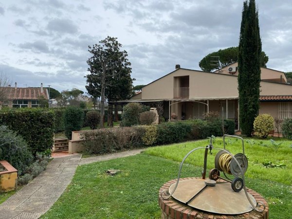 casa indipendente in vendita a Pontedera