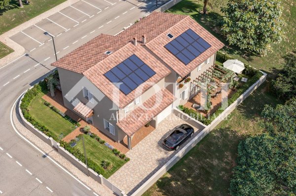 casa indipendente in vendita a Pontedera in zona Santa Lucia