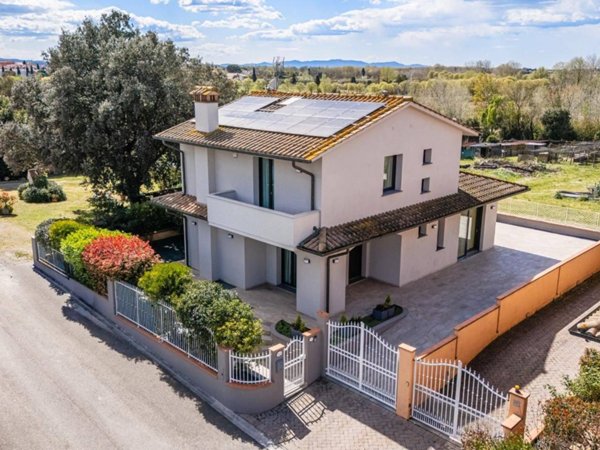 casa indipendente in vendita a Pontedera in zona Le Cantine