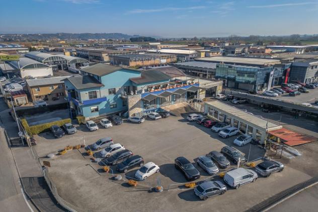 locale commerciale in vendita a Pontedera in zona La Bianca