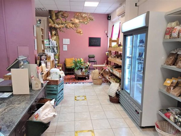negozio in vendita a Pontedera in zona La Bianca