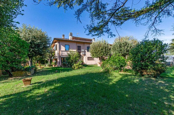 casa indipendente in vendita a Pontedera in zona La Borra