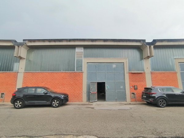 capannone in vendita a Pontedera in zona Pietroconti