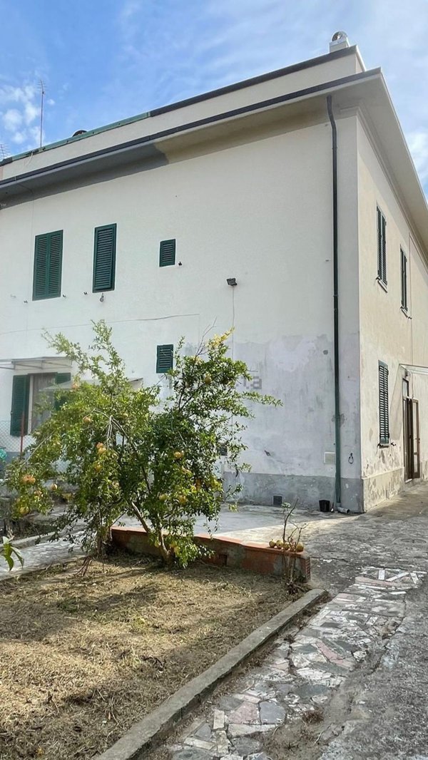 casa indipendente in vendita a Pontedera