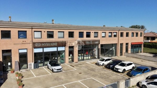 ufficio in vendita a Pontedera in zona Pietroconti