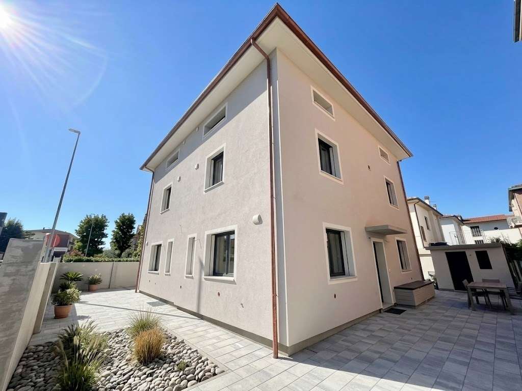 casa indipendente in vendita a Pontedera in zona La Bianca