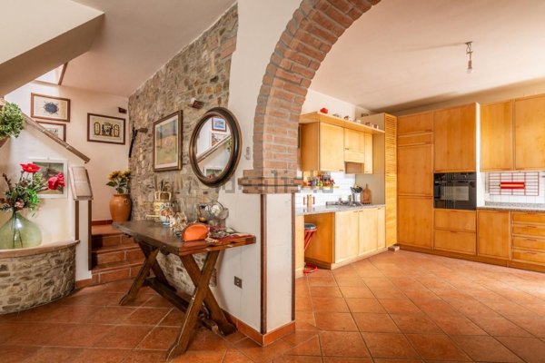 casa indipendente in vendita a Pontedera in zona Le Cantine
