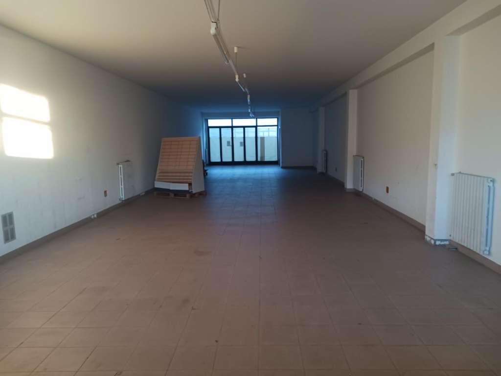 locale di sgombero in vendita a Pontedera