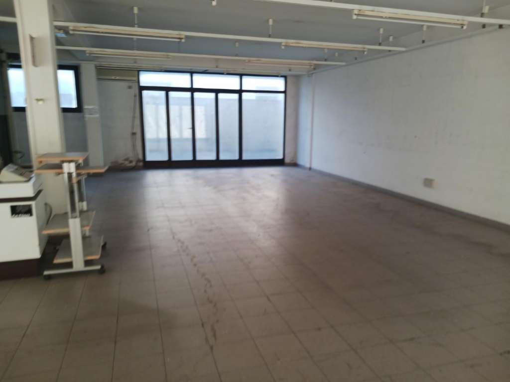 locale di sgombero in vendita a Pontedera