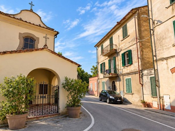 appartamento in vendita a Pontedera in zona Montecastello