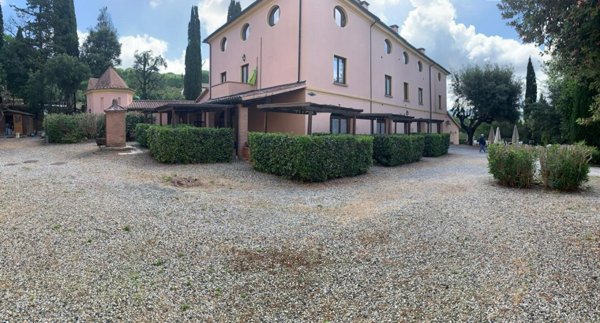 negozio in vendita a Riparbella