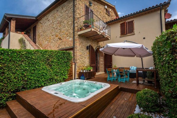 casa indipendente in vendita a Riparbella