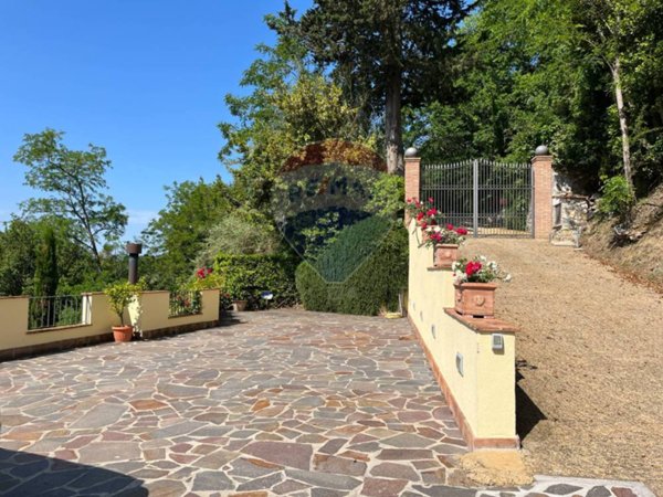 casa indipendente in vendita a Riparbella