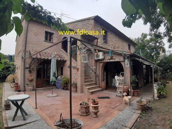 casa indipendente in vendita a Riparbella