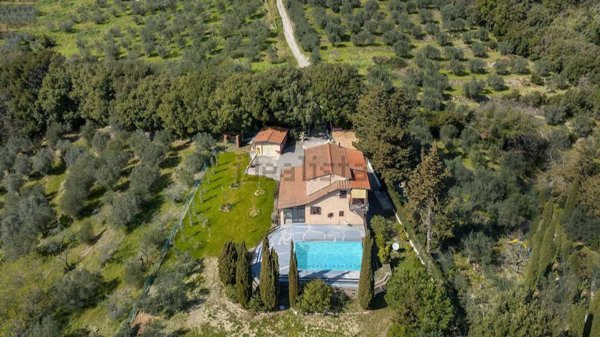 casa indipendente in vendita a Riparbella
