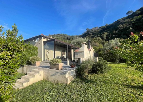 casa indipendente in vendita a Riparbella