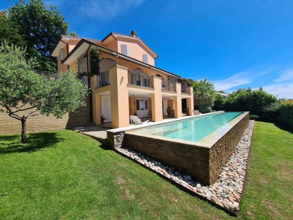 casa indipendente in vendita a Riparbella