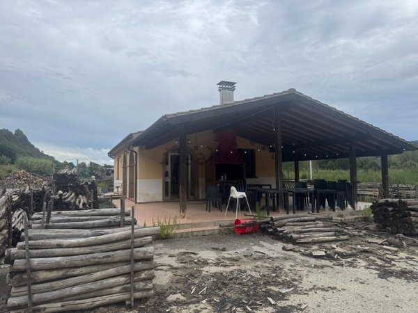 negozio in vendita a Riparbella