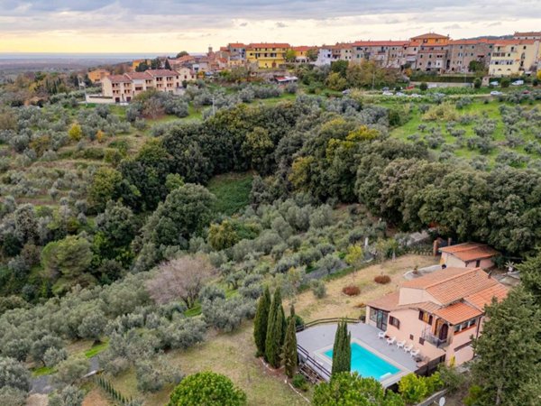 casa indipendente in vendita a Riparbella