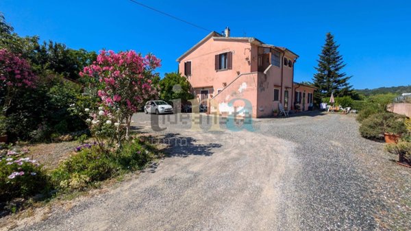 casa indipendente in vendita a Riparbella