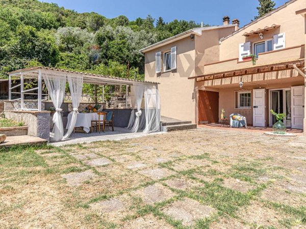 casa indipendente in vendita a Riparbella