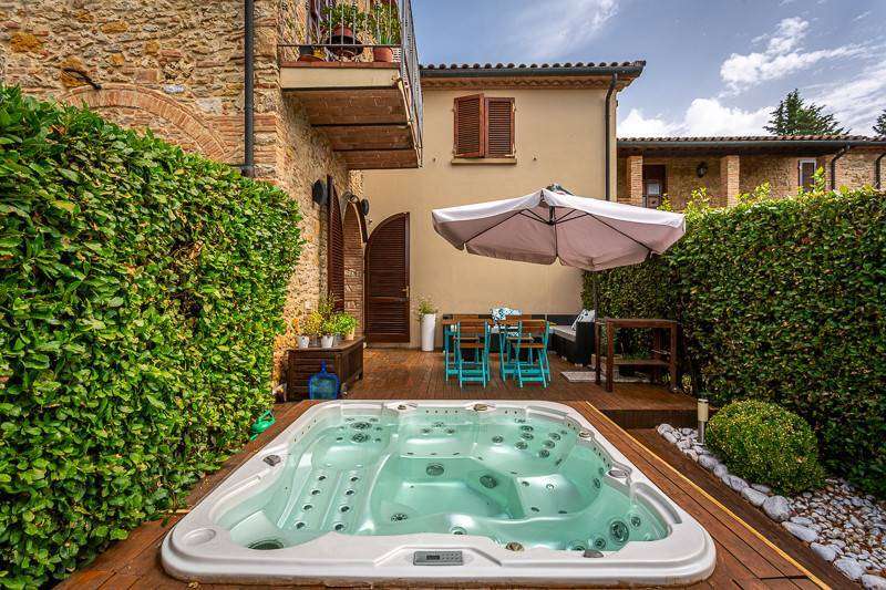 casa indipendente in vendita a Riparbella