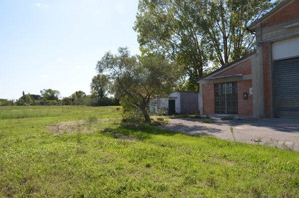 locale commerciale in vendita a San Giuliano Terme