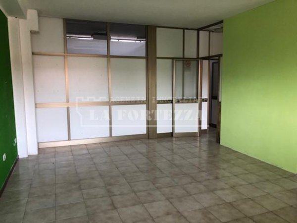 negozio in vendita a San Giuliano Terme in zona Ghezzano