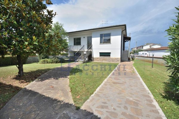 casa indipendente in vendita a San Giuliano Terme in zona Madonna dell'Acqua