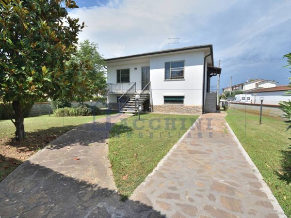casa indipendente in vendita a San Giuliano Terme in zona Madonna dell'Acqua