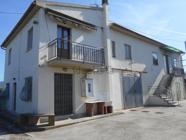 esavano in vendita a San Giuliano Terme