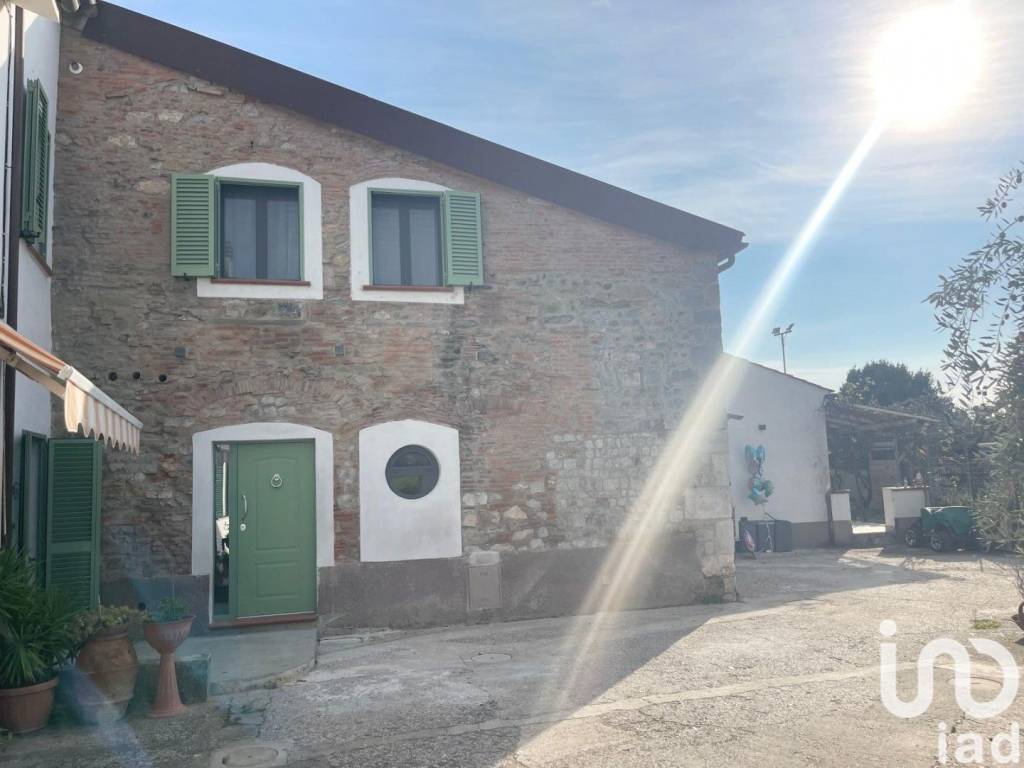casa indipendente in vendita a San Giuliano Terme in zona Pappiana