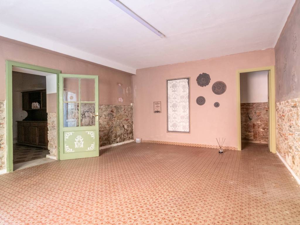 negozio in vendita a San Giuliano Terme in zona Molina di Quosa