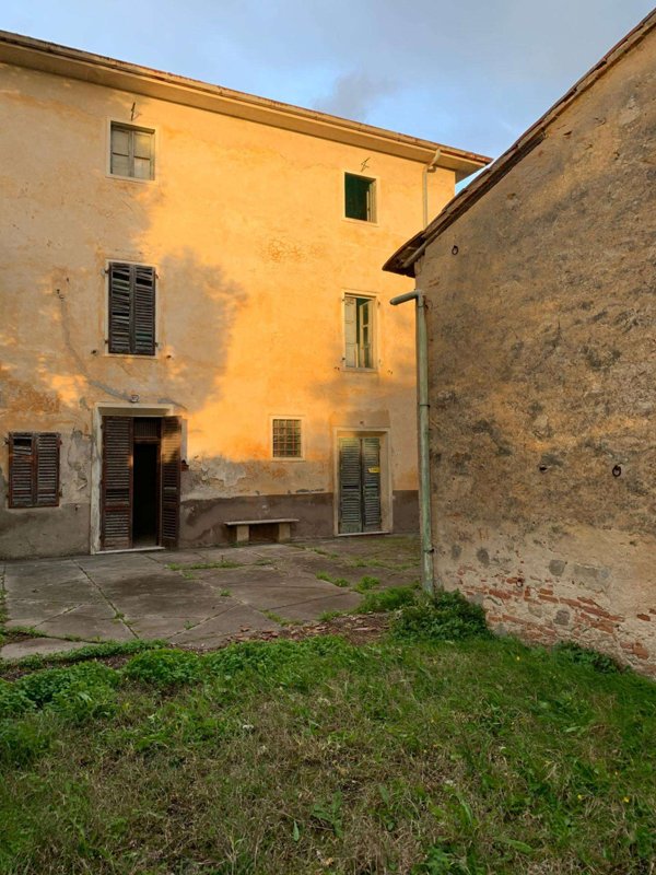 intera palazzina in vendita a San Giuliano Terme in zona Campo