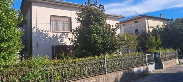 casa indipendente in vendita a San Giuliano Terme in zona Madonna dell'Acqua