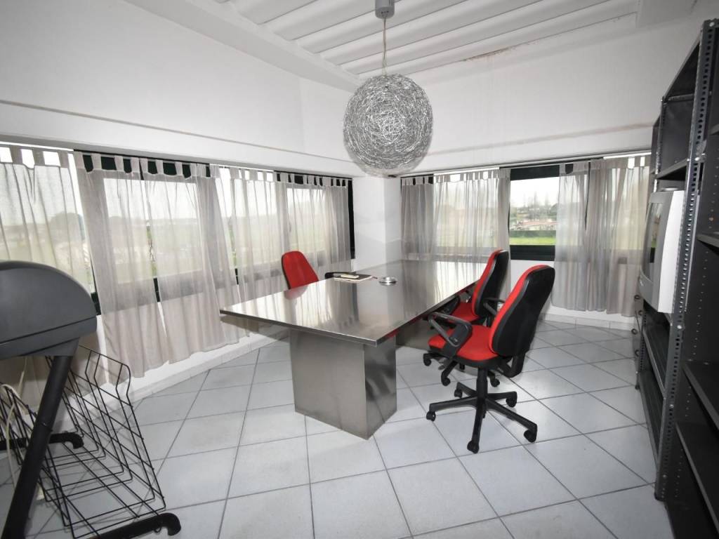 ufficio in vendita a San Giuliano Terme in zona Arena-Metato