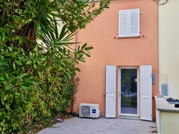 casa indipendente in vendita a San Giuliano Terme in zona Arena-Metato