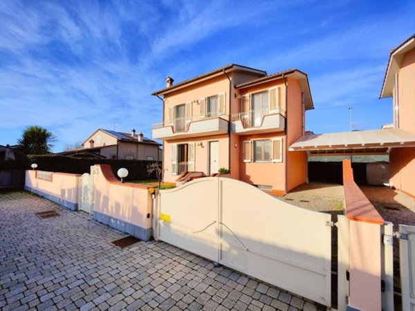 casa indipendente in vendita a San Giuliano Terme in zona Campo