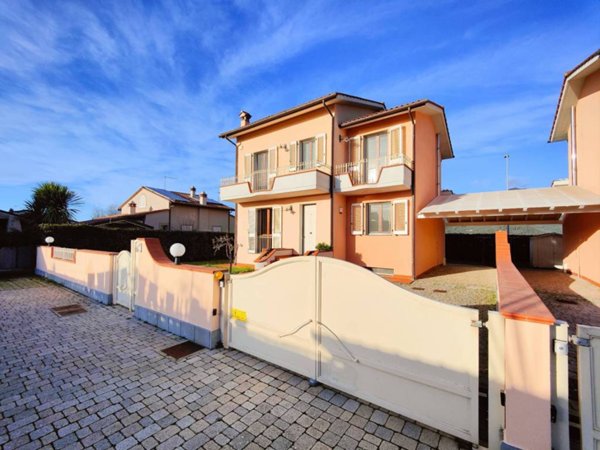 casa indipendente in vendita a San Giuliano Terme in zona Campo