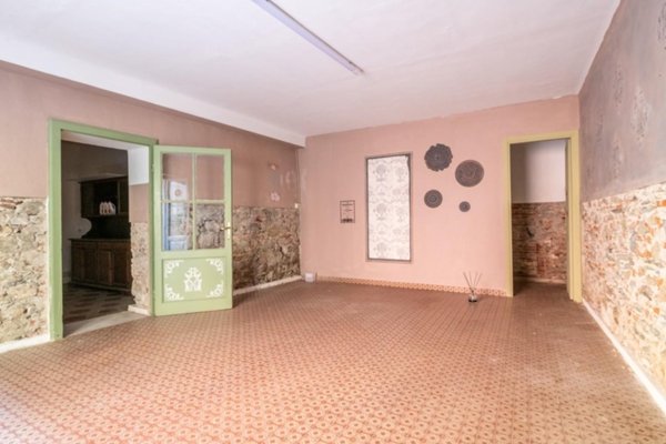 locale commerciale in vendita a San Giuliano Terme in zona Molina di Quosa