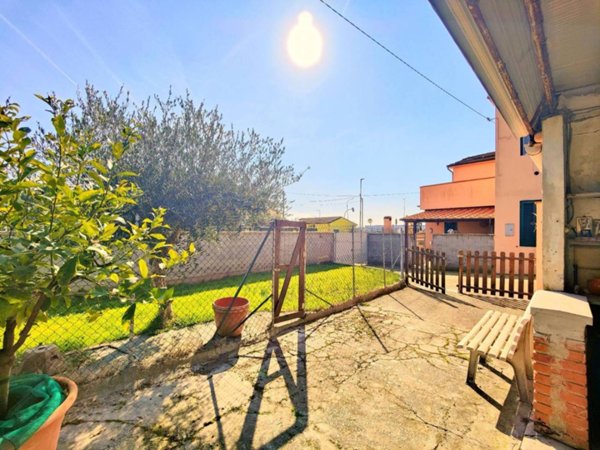 appartamento in vendita a San Giuliano Terme in zona Madonna dell'Acqua