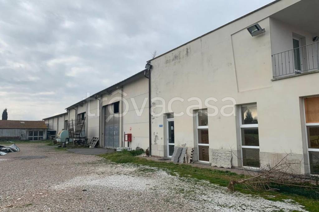 locale di sgombero in vendita a San Giuliano Terme