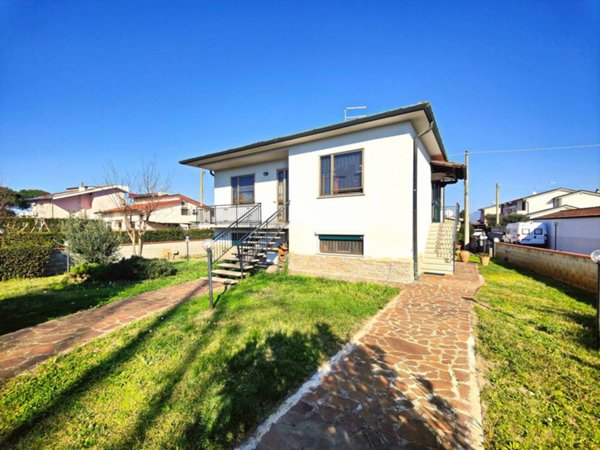 casa indipendente in vendita a San Giuliano Terme in zona Madonna dell'Acqua