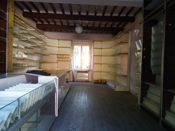 locale di sgombero in vendita a San Giuliano Terme