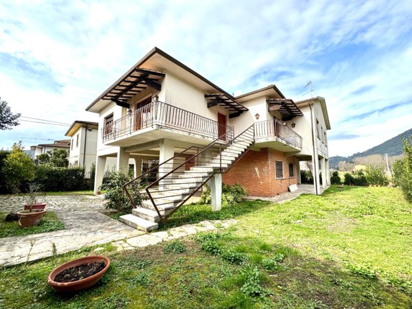 casa indipendente in vendita a San Giuliano Terme in zona Molina di Quosa