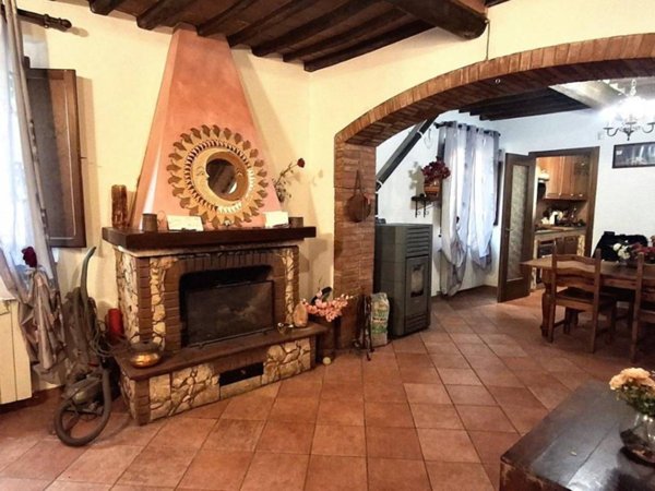casa indipendente in vendita a San Giuliano Terme in zona Orzignano
